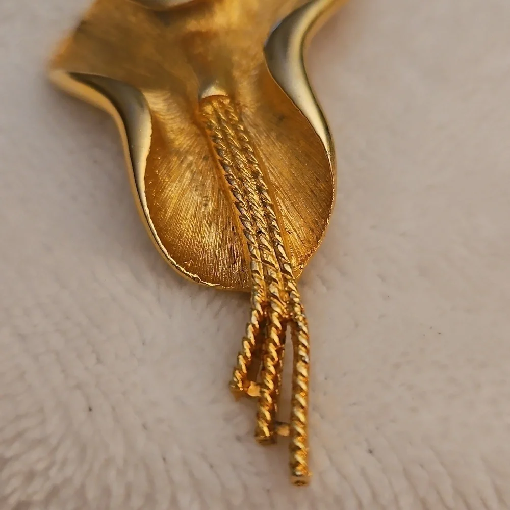 Vintage 1950s Freeform Lily Brooch